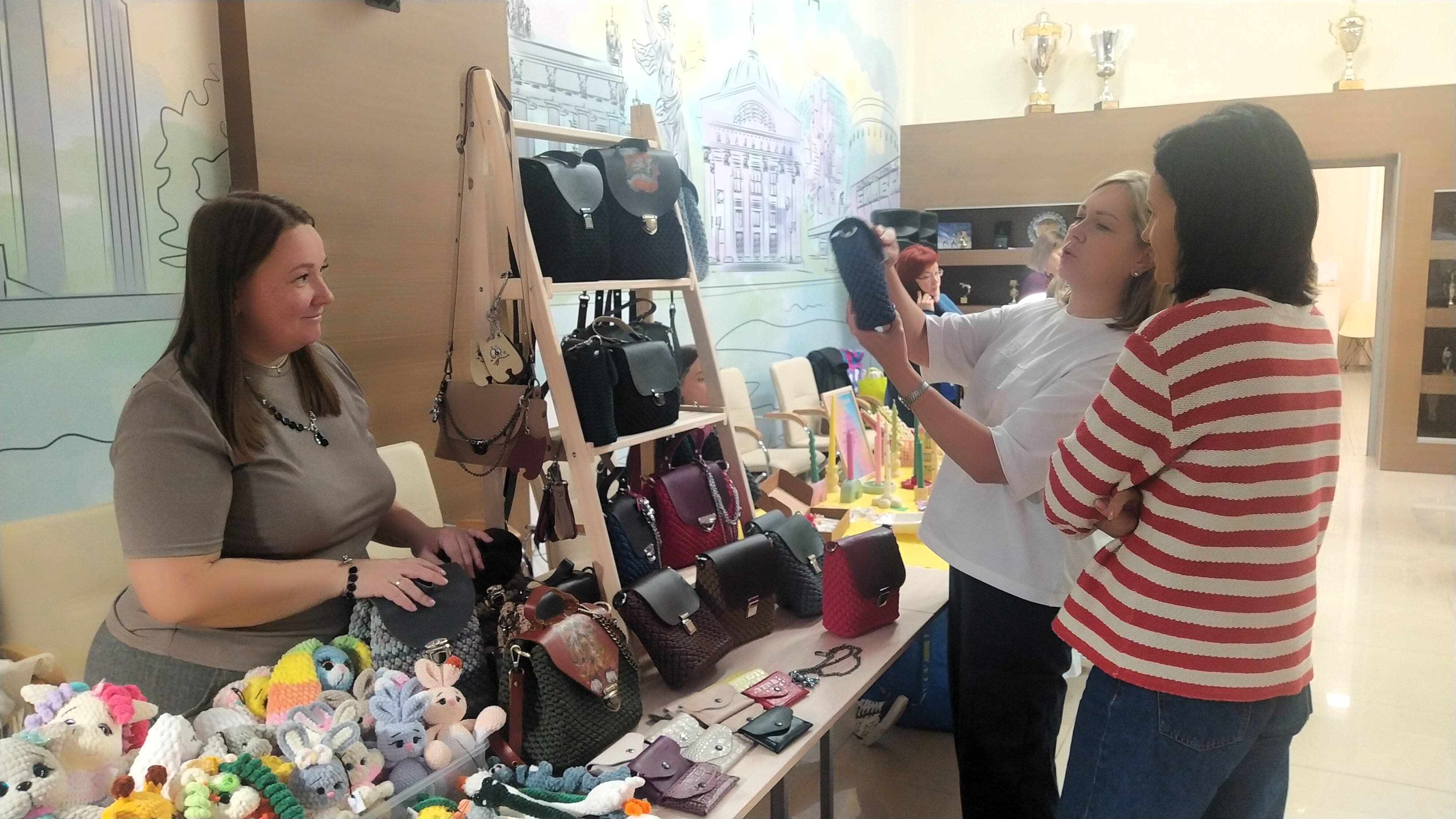 Самарские самозанятые представили уникальную продукцию на очередной ярмарке от центра «Мой бизнес»