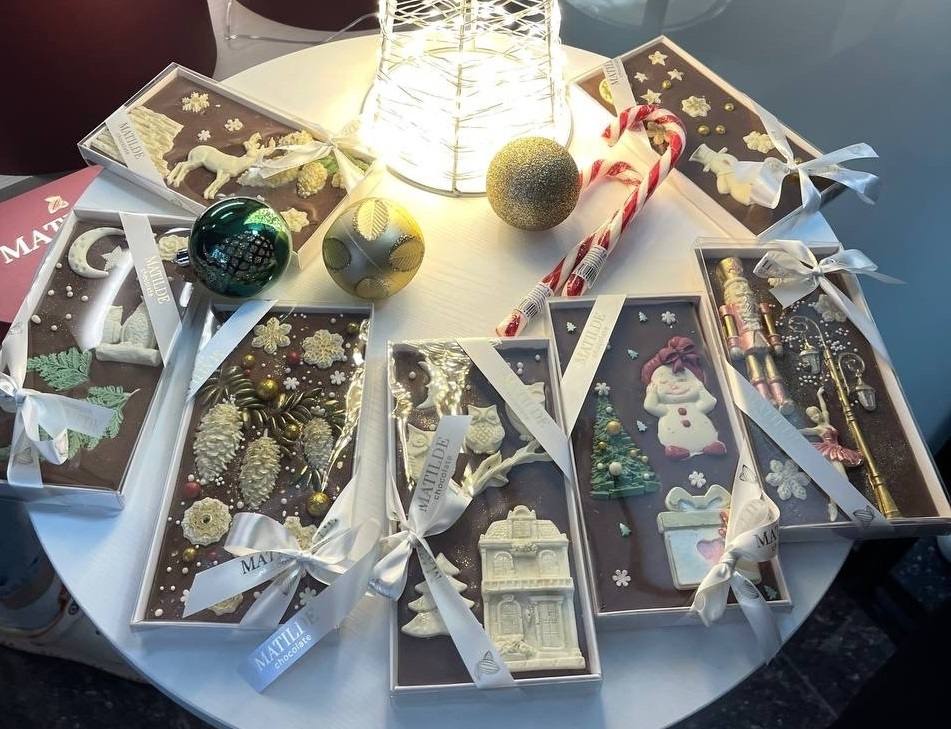 Самозанятые кондитеры Самарской области обучаются технике создания новогодней открытки из шоколада