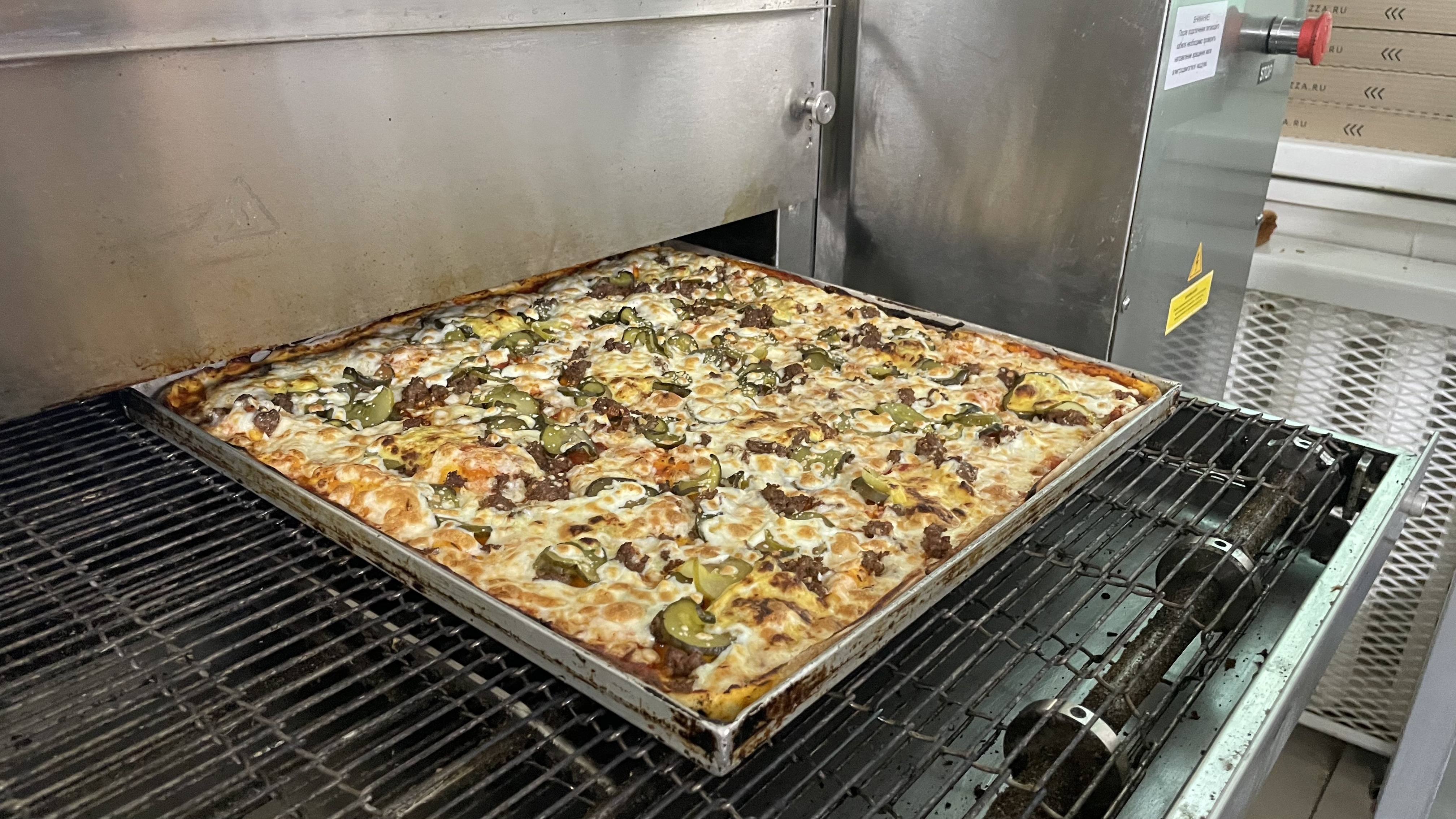 Самарский предприниматель получил финансовую господдержку на развитие сети доставки квадратной пиццы