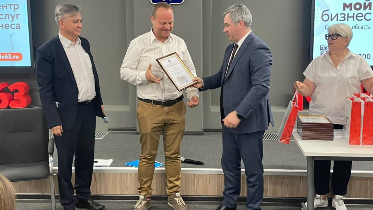 В региональном центре «Мой бизнес» состоялась встреча министра экономического развития и инвестиций региона Дмитрий Богданова и предпринимателей