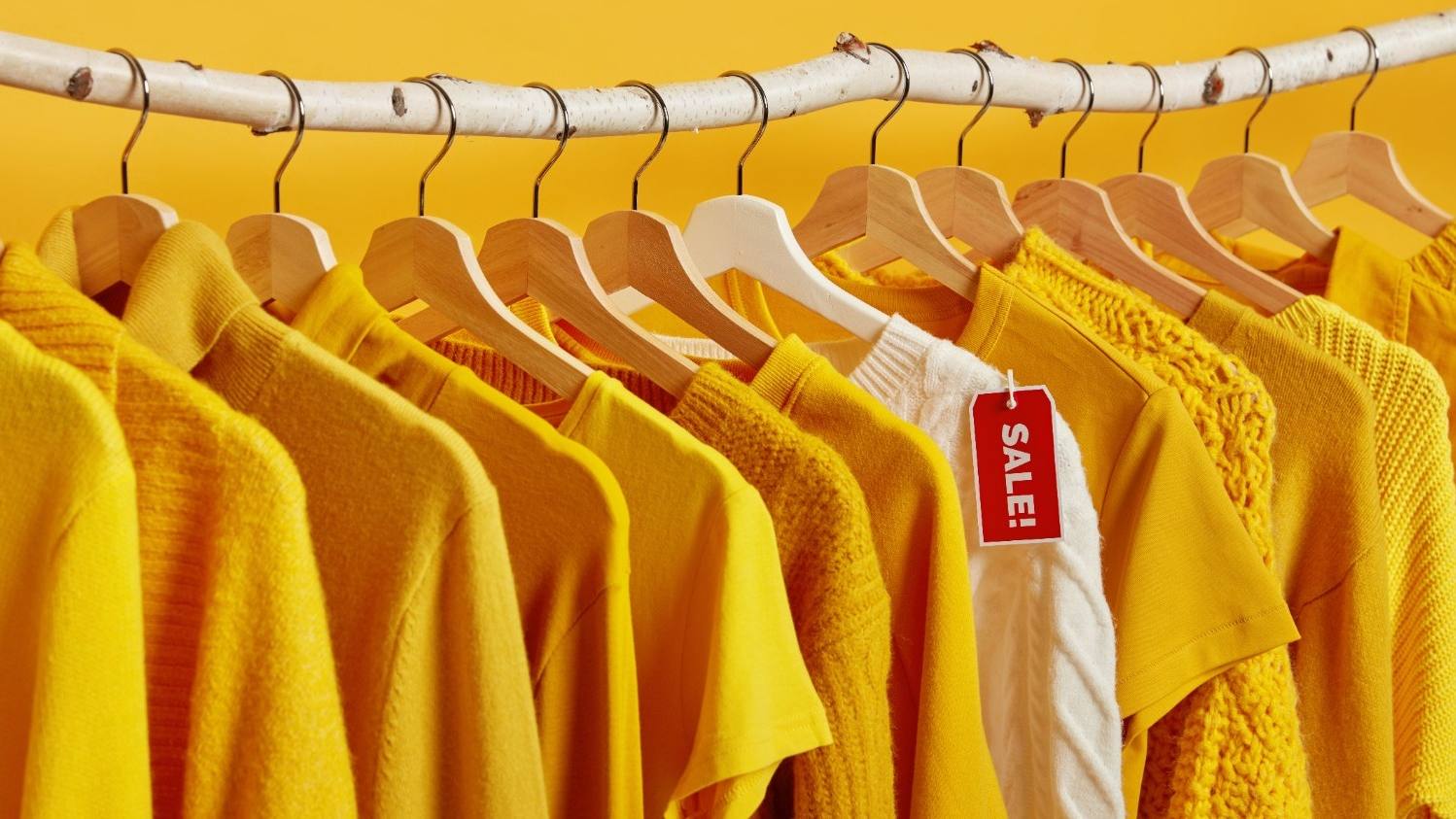 Остатки товаров в магазинах одежды и текстиля необходимо промаркировать до 1 мая 2021 года